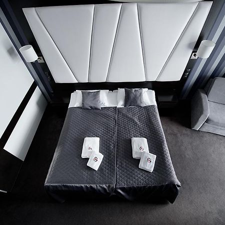 Hotel Grafit Kostomloty Pierwsze Extérieur photo