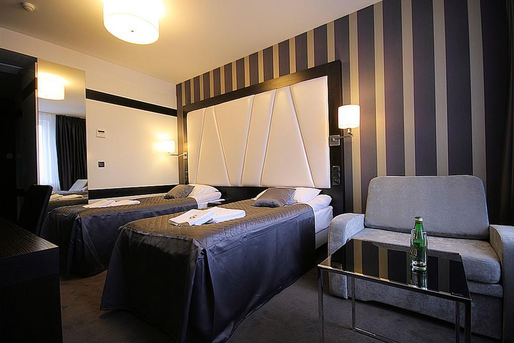 Hotel Grafit Kostomloty Pierwsze Chambre photo