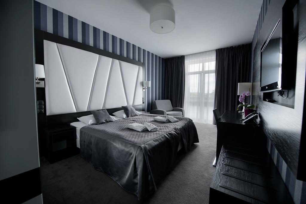 Hotel Grafit Kostomloty Pierwsze Extérieur photo