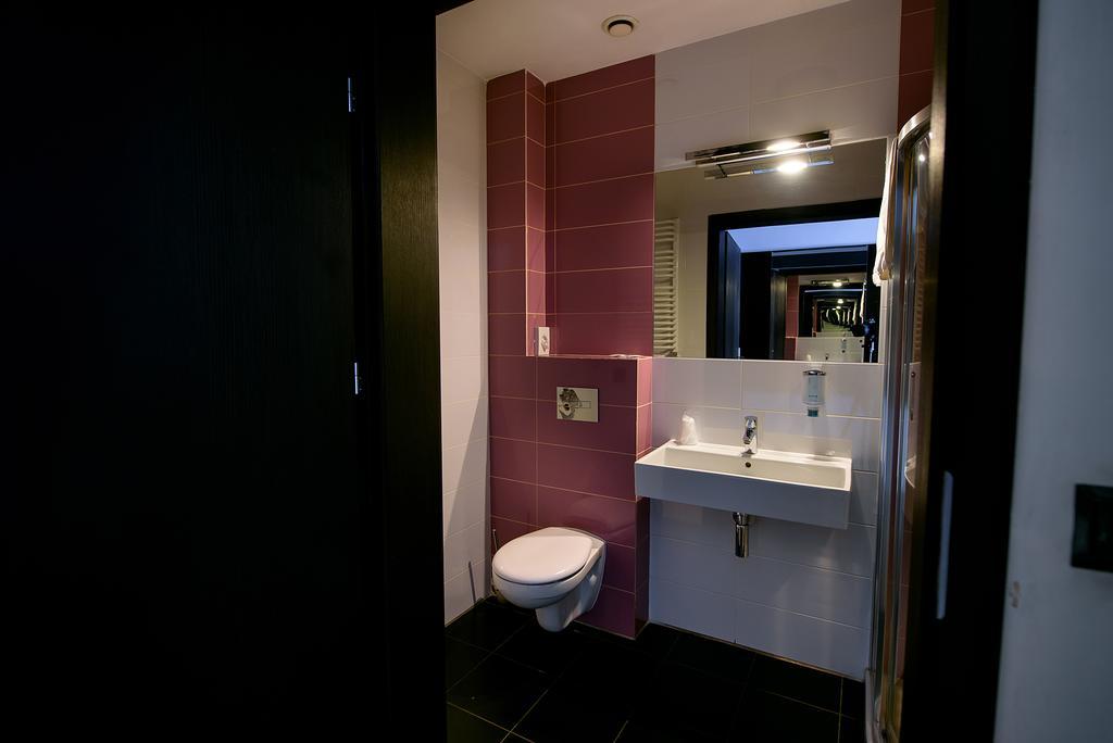 Hotel Grafit Kostomloty Pierwsze Extérieur photo