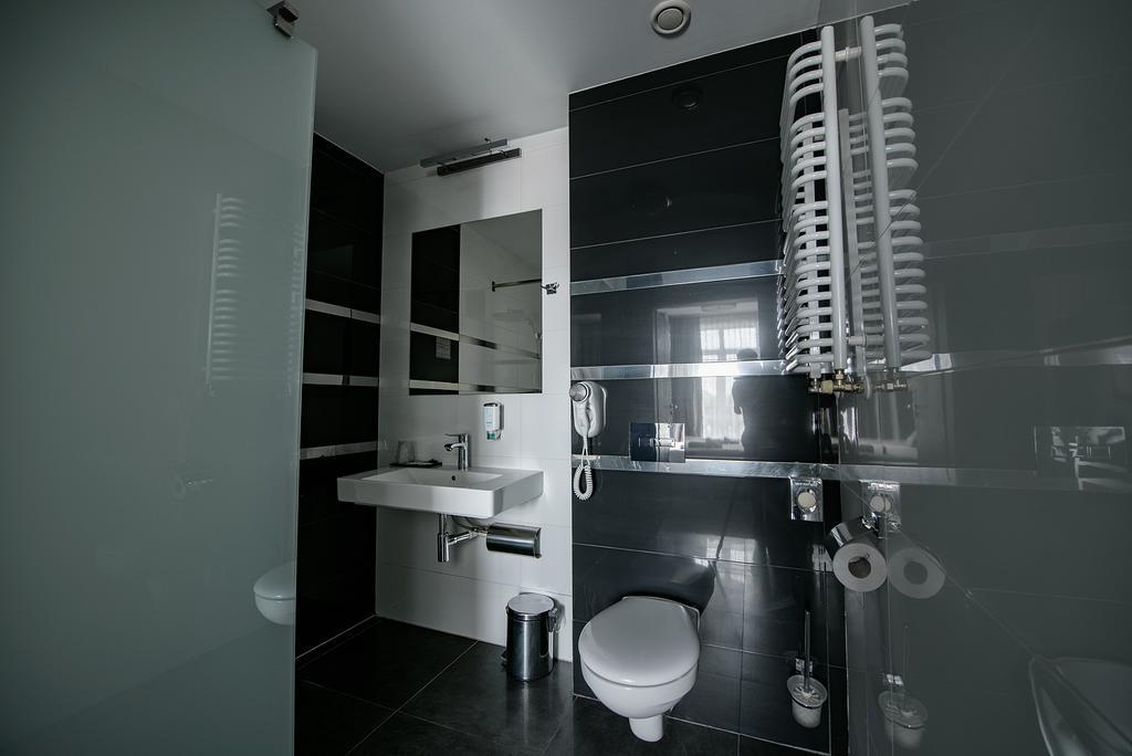 Hotel Grafit Kostomloty Pierwsze Extérieur photo